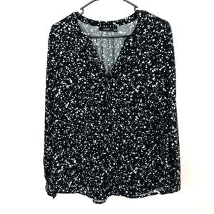 Apt.9 Long Sleeve V-Neck Button Down Blouse.